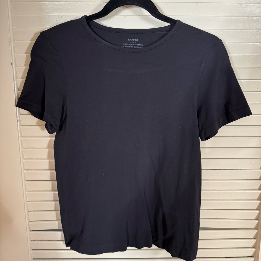 SKIMS fits everybody black T-Shirt sz xl